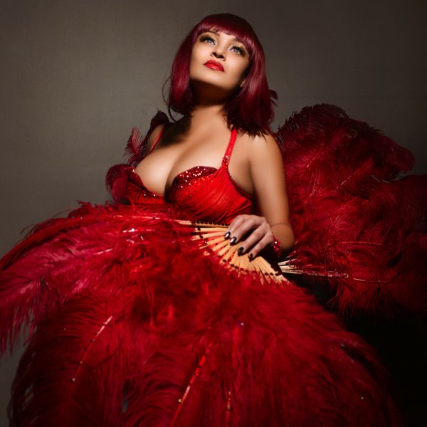 Cleopantha dressed in red with fans